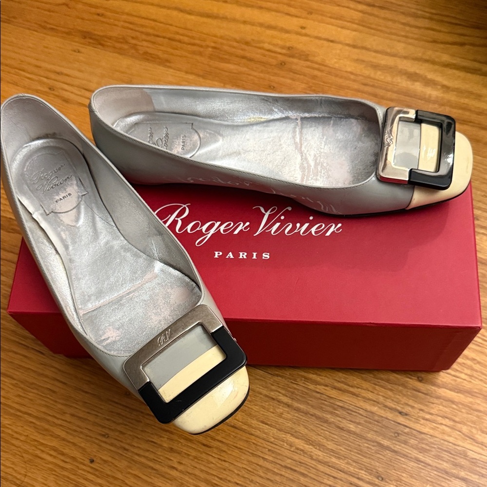 Roger Vivier dual color Silver/black Buckle Flats